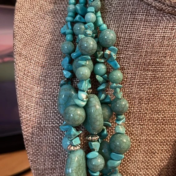 Turquoise Beaded Necklace - Picture 3 of 10